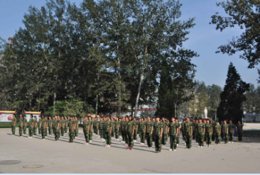 石家庄白求恩医学院军训现场.png